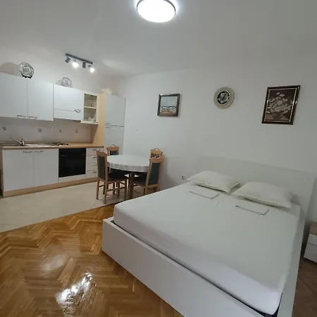 Ivana Apartman *